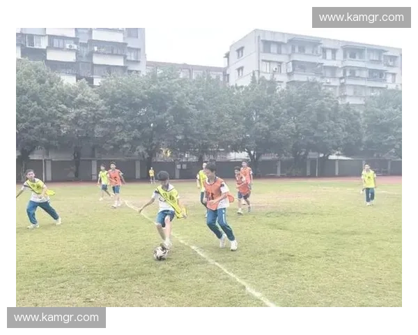 武汉小学生足球联赛激战正酣 小小球员展现拼搏精神与运动风采